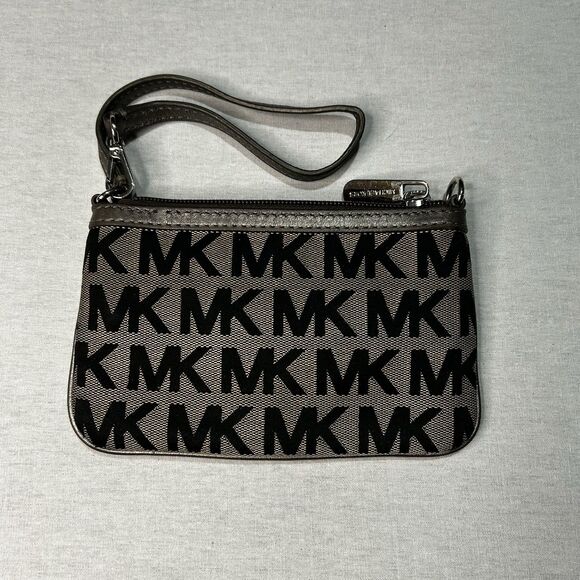 Michael Kors Jet Set wristlet in the Signature logo print - Picture 1 of 3